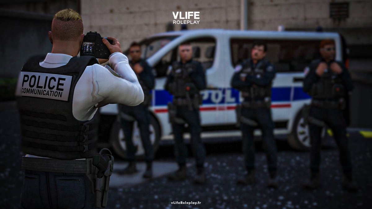 vLifeRoleplay's tweet photo. Souriez vous êtes filmé ! 📸
En ce début d’année on remercie nos membres de la communication sans qui on aurait pas de belles vidéos et photos à vous montrer ☺️ https://t.co/499BhGLTyZ