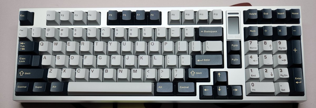 twilitekeys's tweet photo. Two new beautiful builds for clients! Another QK100 and a beautiful KBD8X MKIII https://t.co/FzDXKIxDfe