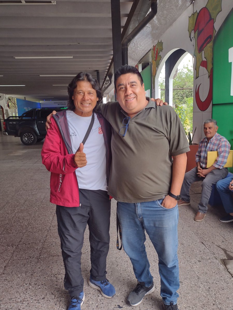 diegoereyes's tweet photo. @Ogross77 Justamente hoy lo encontré al tigre Amaya en dónde trabajo (Tucumán) hablamos de esas épocas y como se le ganó al Vélez de Bianchi. Estaba feliz x el ascenso. https://t.co/EJAOSgQ2Lv