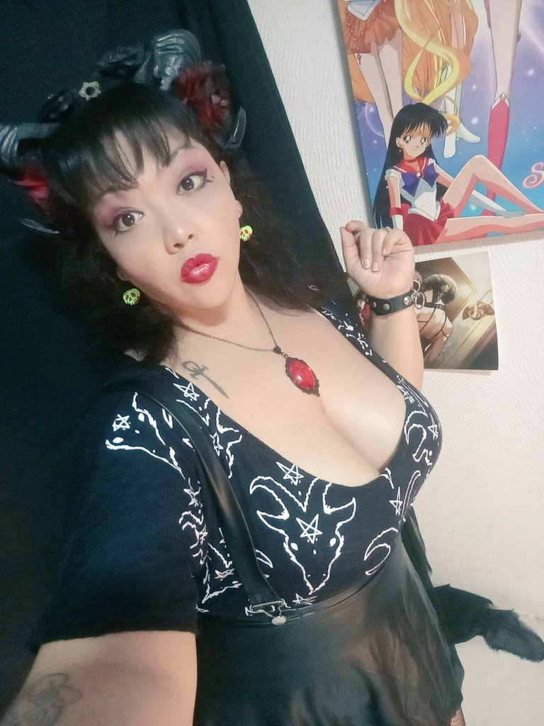 Para el recalentado y asustar al tío cristiano xD
#gotic #goticgirl #thicc #milf #tetas #sexy