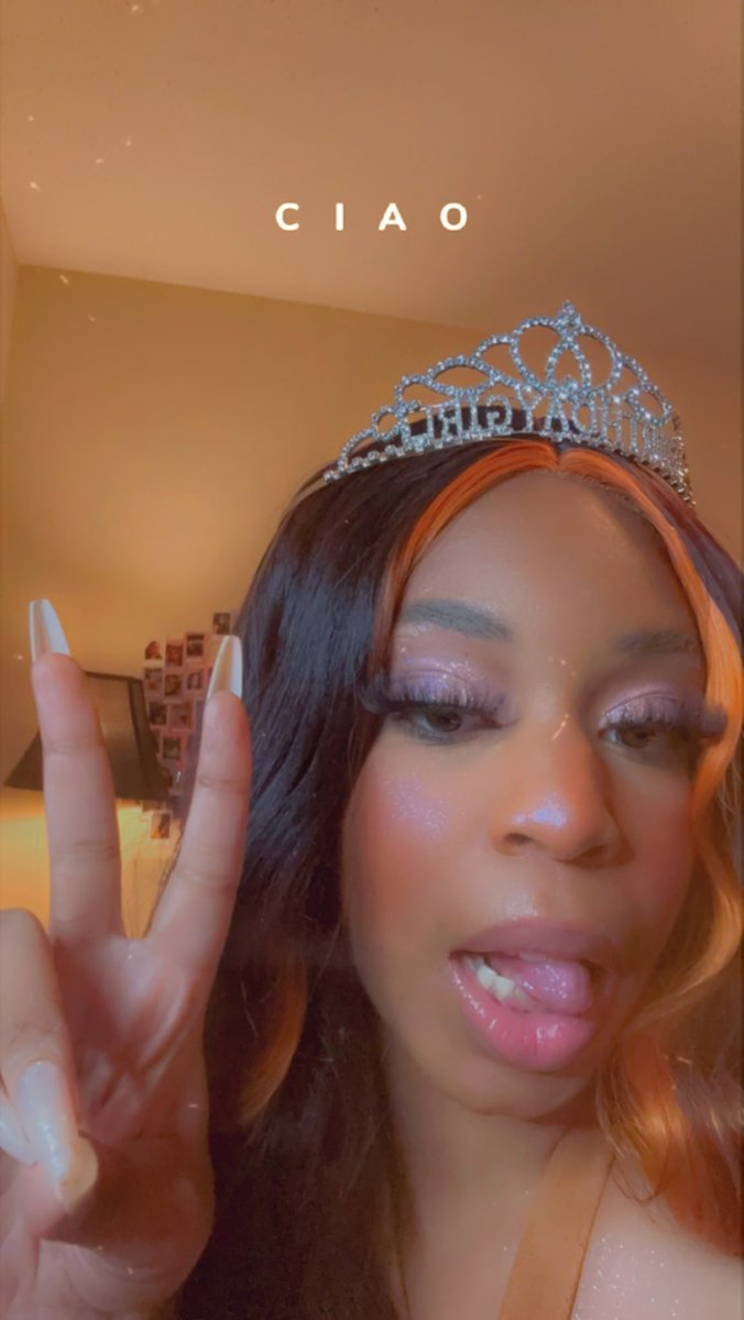 kaewop's tweet photo. this is 25 baby 🎂💋 https://t.co/Lualcy7fX3