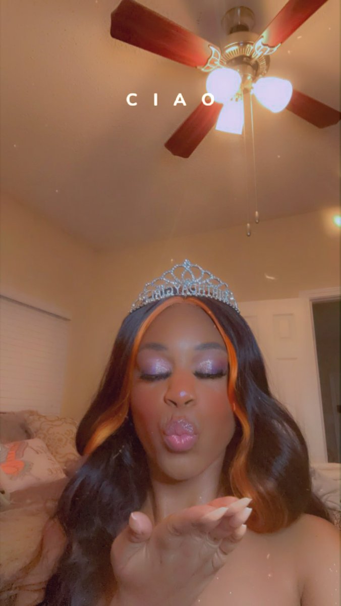 kaewop's tweet photo. this is 25 baby 🎂💋 https://t.co/Lualcy7fX3