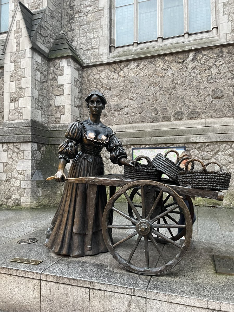 kidkidikid's tweet photo. @BukoPandan555 statue in dublin. the tour guide was laughing about it which just made it more depressing tbh https://t.co/hOTjEV100c