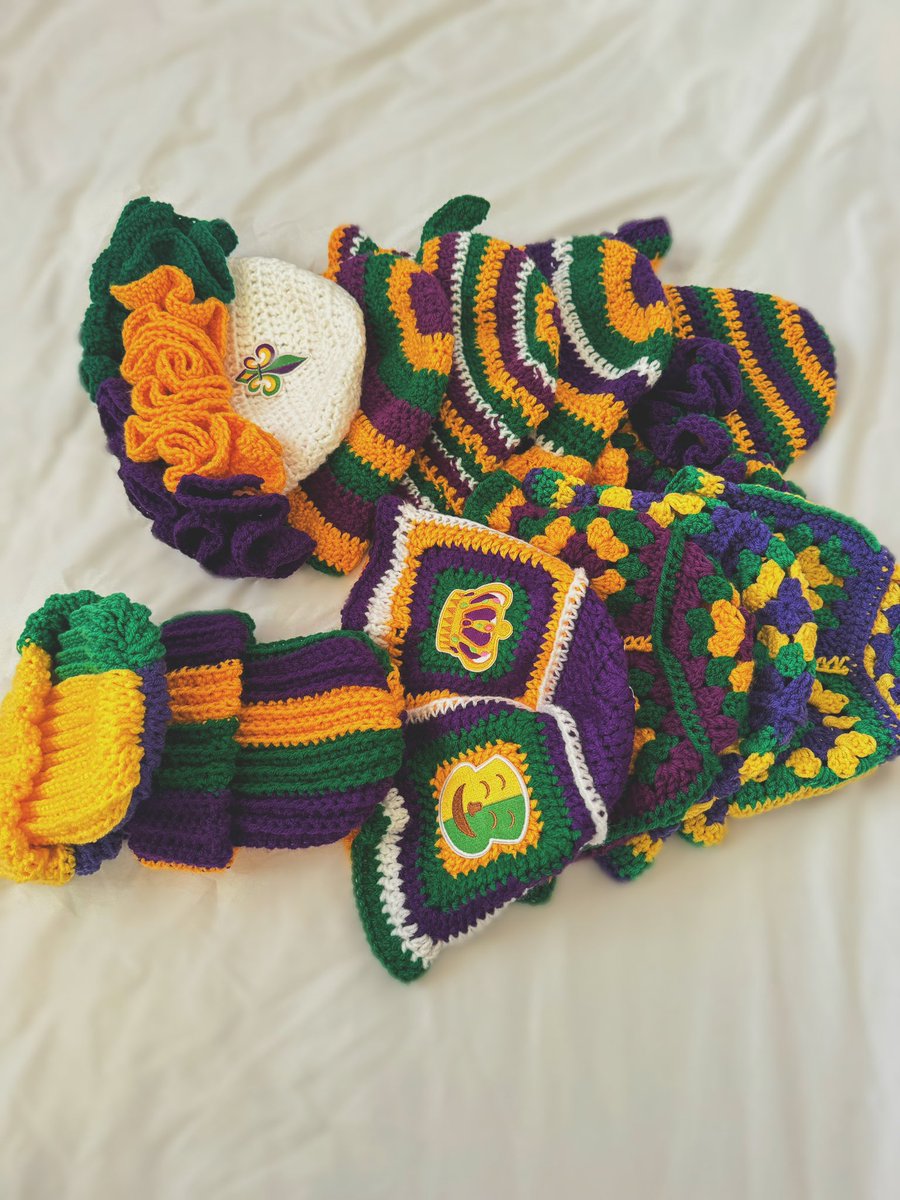 miaagnae's tweet photo. I will be dropping pieces for Mardi Gras on January 20th💜💛💚 all handmade by me https://t.co/uxtmKe7GdQ