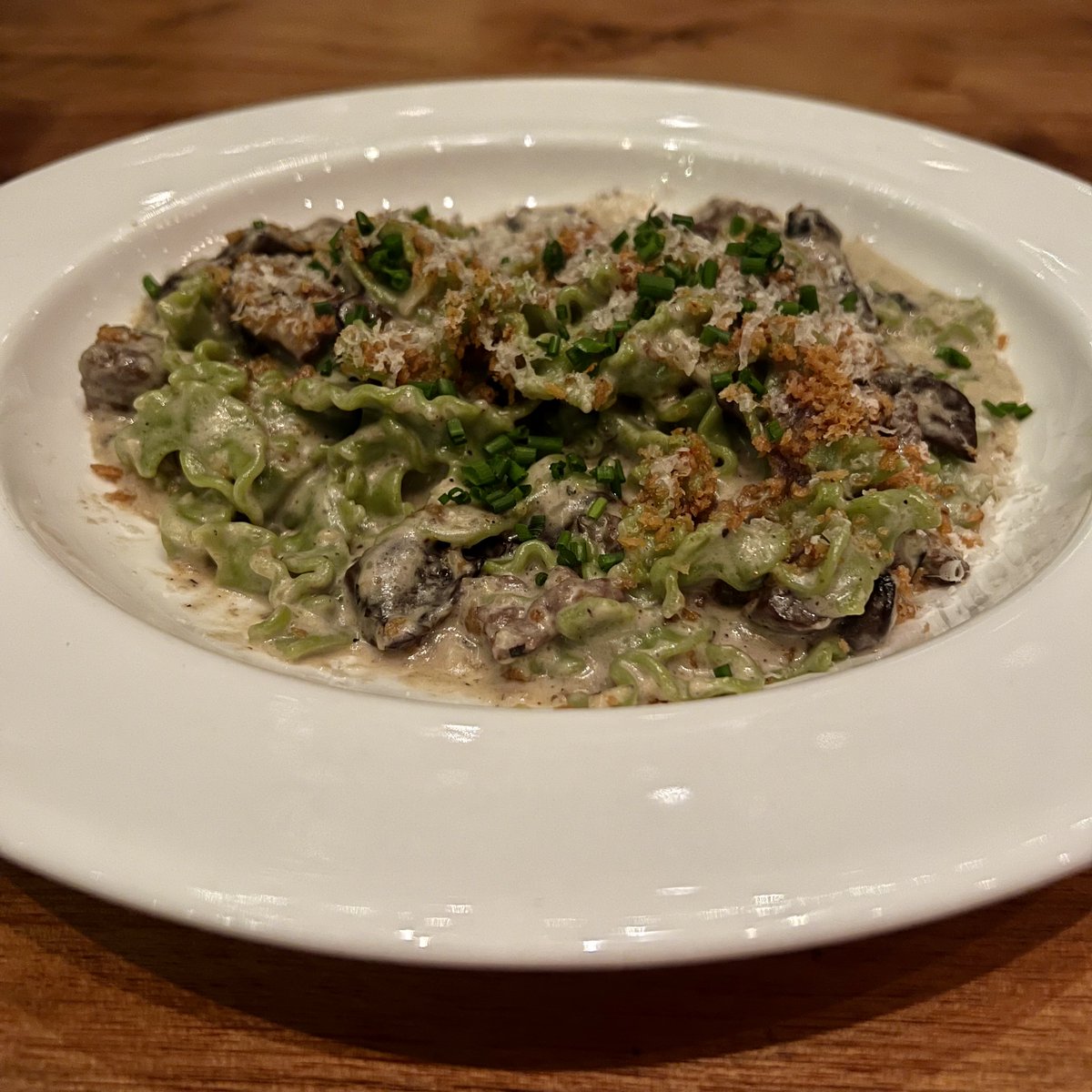 👀 👀 
Housemade Spinach Mafaldine: diced sirloin, gorgonzola &amp; sherry crema, local McGuire's Mushrooms, porcini breadcrumb, parmesan