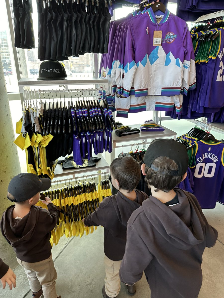 Drove from Canada with all my little boys for the Jazz game tomorrow. We love our Canadians 🇨🇦 🍁 . My boys can’t find a single Kelly Olynyk item at the Jazz store! <a href="/RyanQualtrics/">Ryan Smith</a>  <a href="/KellyOlynyk/">Kelly Olynyk</a>