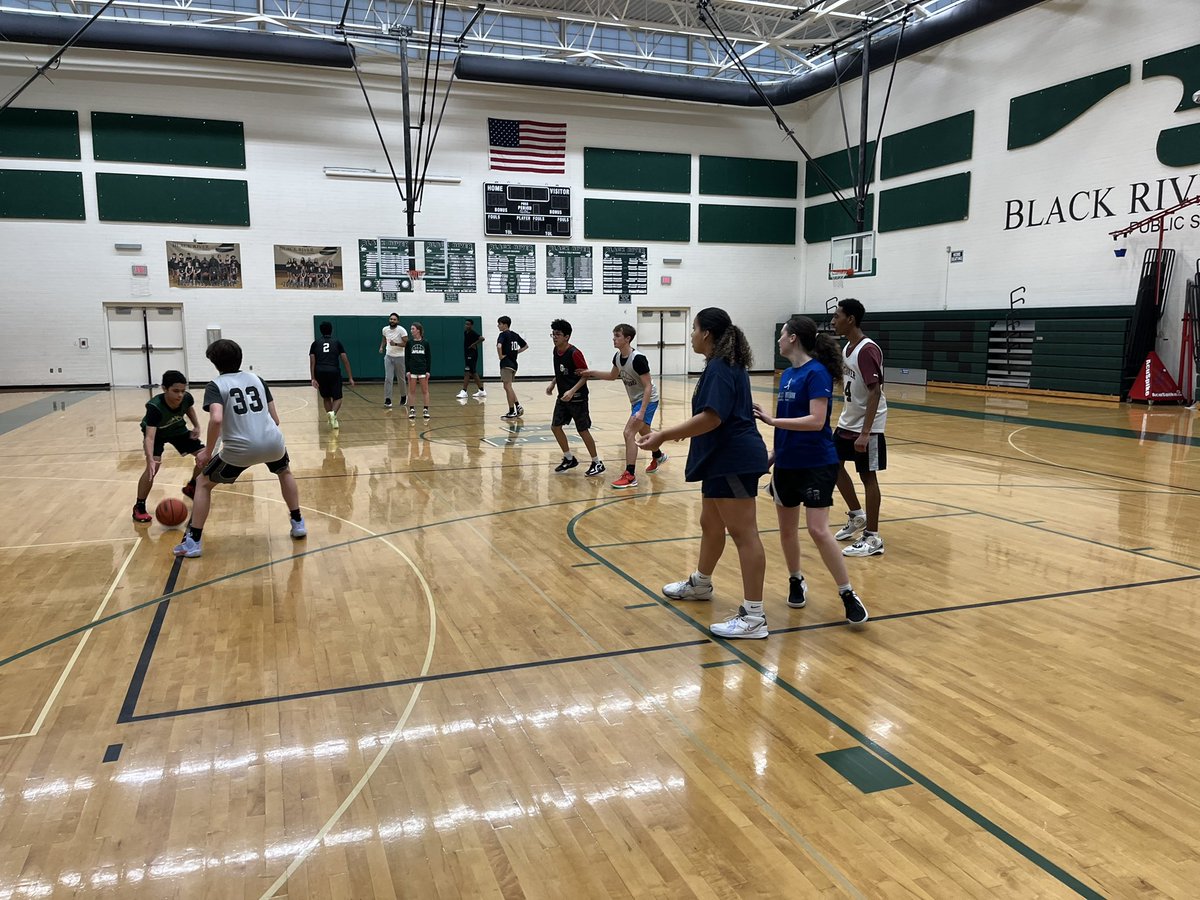 BRPSBasketball's tweet photo. Fun time in the gym over holiday break. https://t.co/PXaYtne0tf