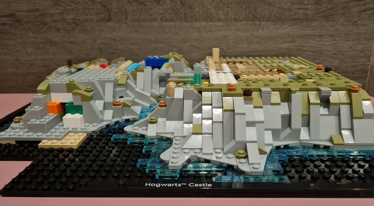 Kahitri's tweet photo. Lego Hogwarts Castle part 3 done! Will finish off the base tomorrow. https://t.co/P7n148Ucyj