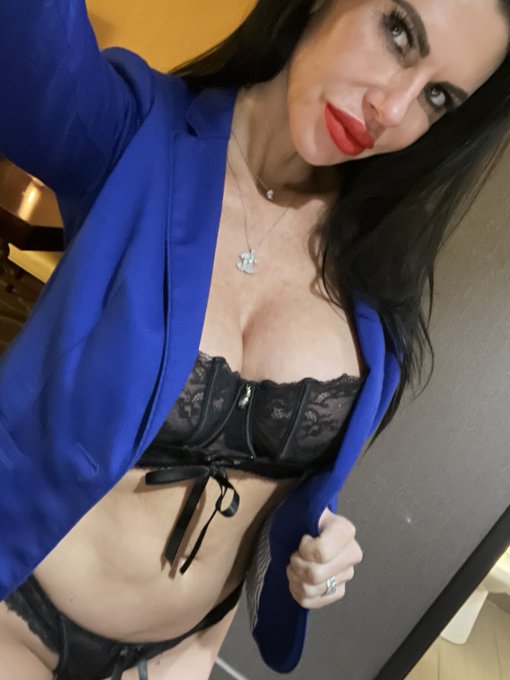 All this and more just waiting for you baby!  💛Visit my bio to come get me🖤 https://t.co/SmpfWdbQzD