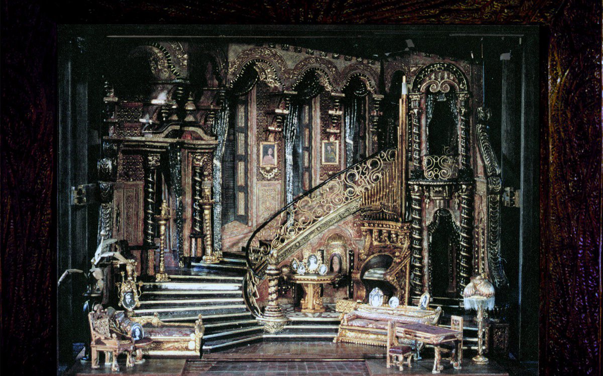 PasionporelTM's tweet photo. Los diseños de escenografía de John Napier para “Sunset Blvd”.

Napier es el responsable de haber vuelto espectacular a Lloyd Webber. 

#LloydWebber #SunsetBlvd #escenografia https://t.co/1qACACCJ1J
