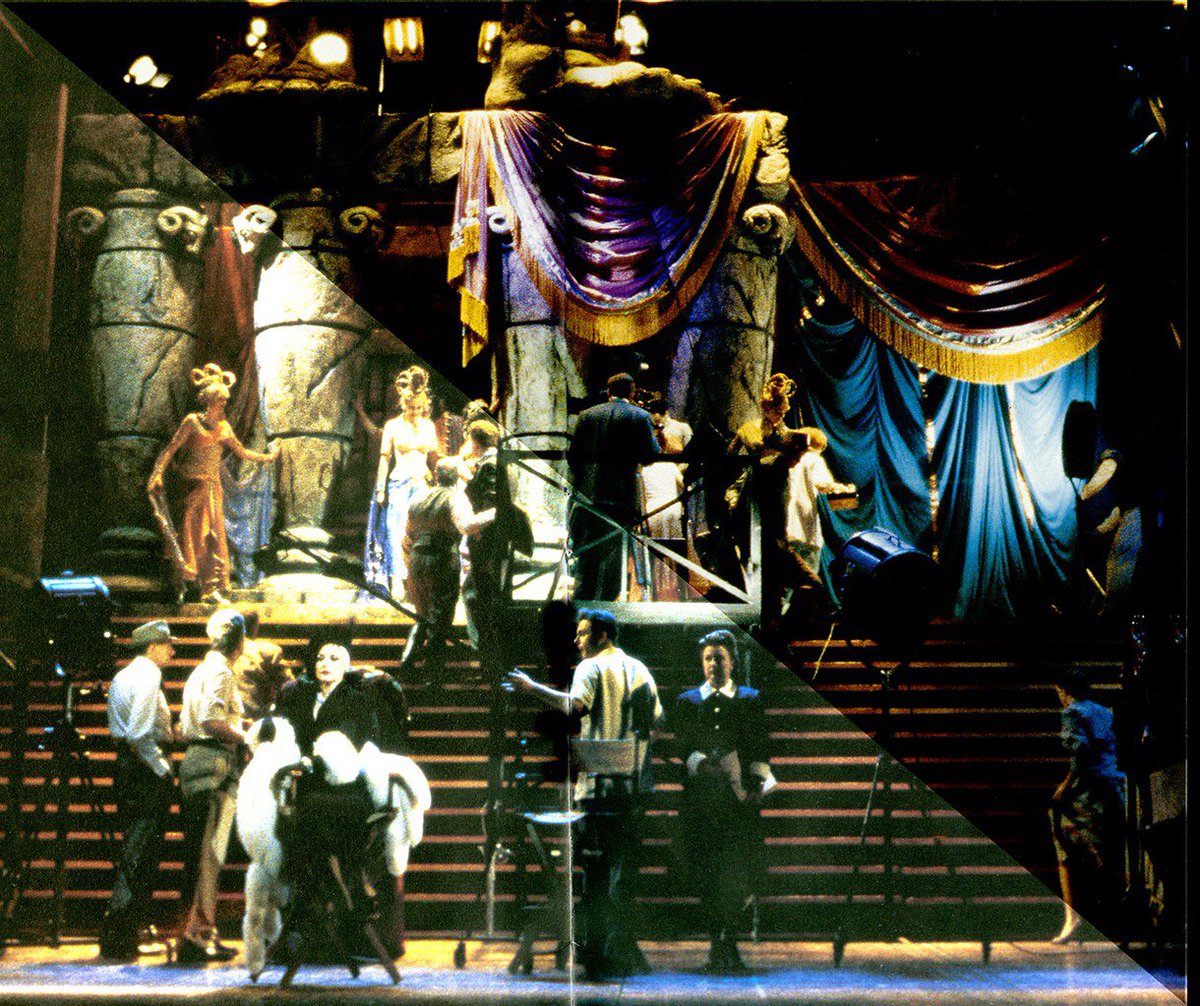 PasionporelTM's tweet photo. Los diseños de escenografía de John Napier para “Sunset Blvd”.

Napier es el responsable de haber vuelto espectacular a Lloyd Webber. 

#LloydWebber #SunsetBlvd #escenografia https://t.co/1qACACCJ1J