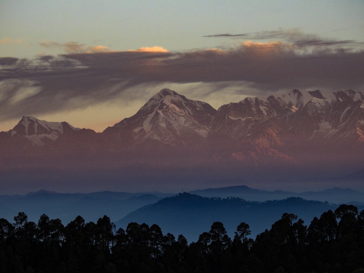 shubhamtorres09's tweet photo. Today's morning view of Trishul from Mukteshwar , very less snow cover over the mountain

Picture from @RajivButalia sir
@romolabutalia mam https://t.co/VpDd6ie1eQ