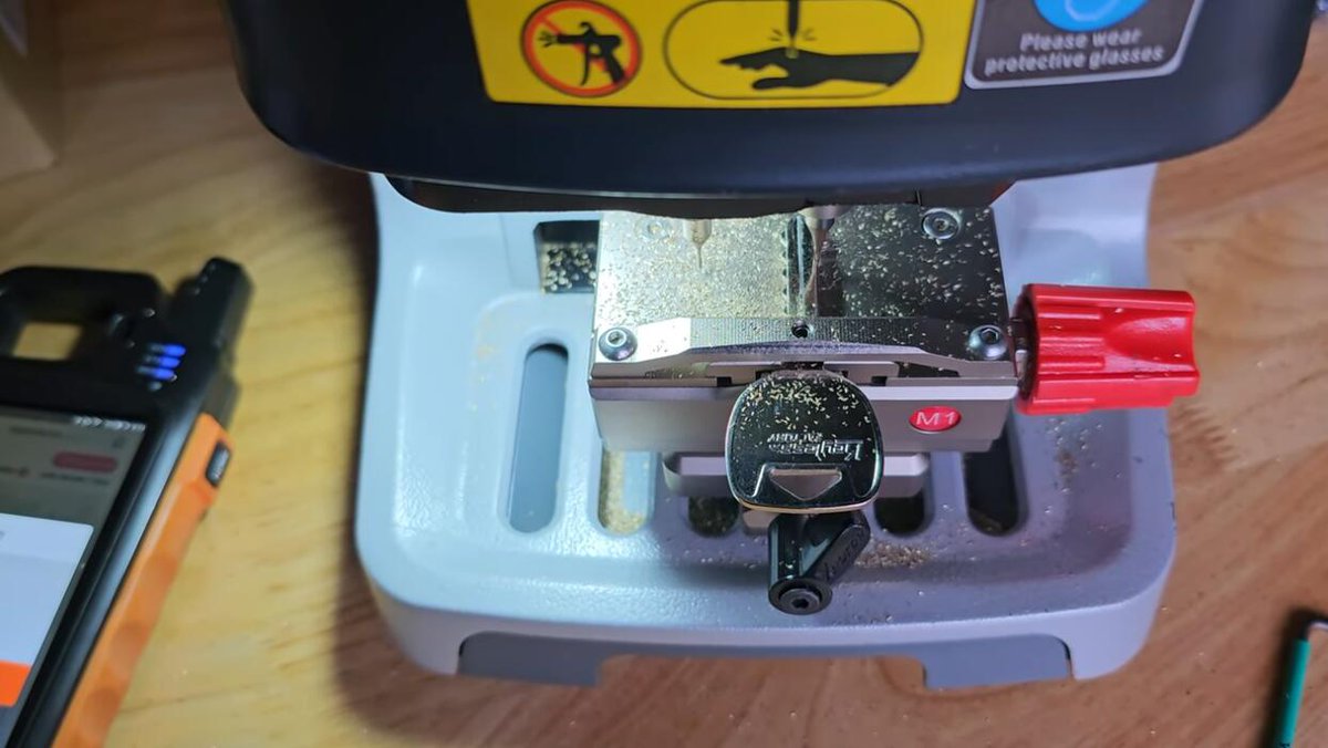 Xhorsevvdi's tweet photo. Chevy GM Ignition Jiggler Key πππ
#xhorse dolphin xp005 machine β
β
CRE: Entry Expert π
#dolphinxp005 #chevygm #ignitionkey #jigglerkey #keycuttingmachine #keycutting #kecut #Locksmith https://t.co/FuWZmcWteM
