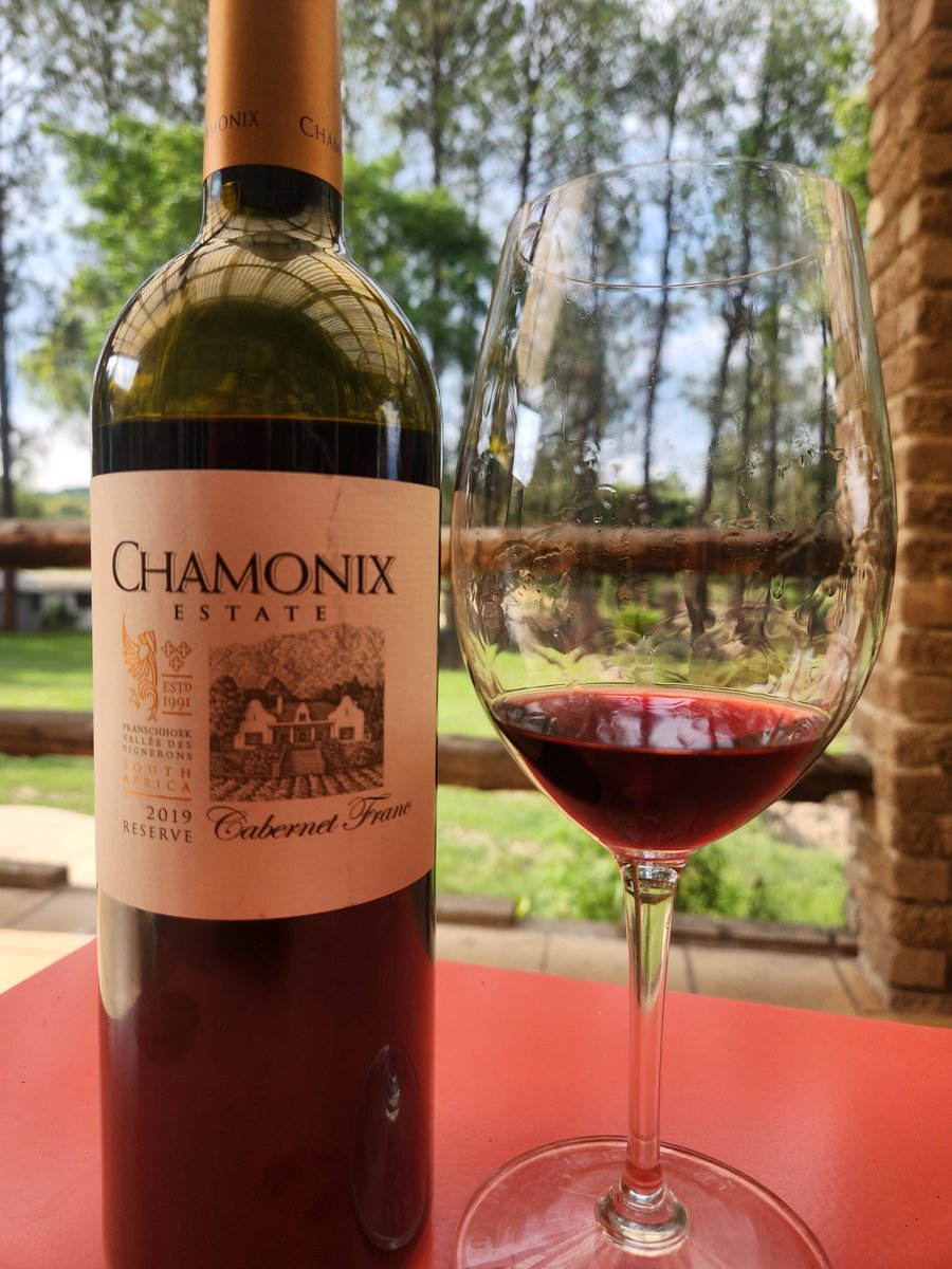 Loire elegance, in fact I have yet to come across any other South African Cabernet Franc with such airy profile, yet finely structure like a beautifully mature Bordeaux kind of tannins grip, oak is present and supportive, so pure with subtle tobacco, preserve black olives 
#MC