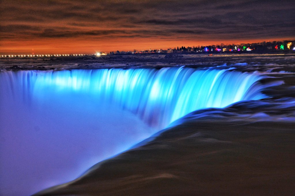 fernandohua's tweet photo. Falls at night https://t.co/0oicXy5mgy