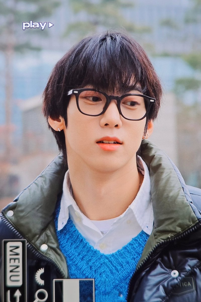 play_nkd's tweet photo. 240103 아이돌한국어 출근 🤓💙
#앰퍼샌드원 #AMPERSANDONE 
#KAMDEN #나캠든 #나두빈 https://t.co/UicF9jYcI0