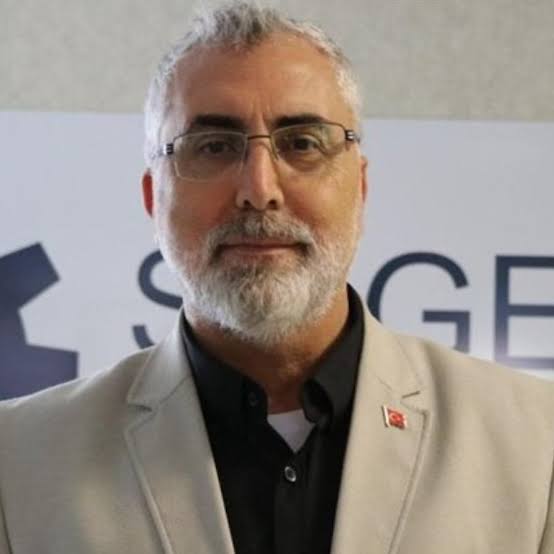 Sayın <a href="/isikhanvedat/">Prof. Dr. Vedat Işıkhan</a>  bey Çırak mağduru bir vatandaş olarak Hak terazisinde Çıraklıga Adalet bekliyoruz 14 yaşında sanayide ezilen bu kitlenin sesine ses olucagınızı çırağın uğradığı bu haksızlığa reform bekliyoruz

İstanbul Seçmeniyim
#OylarÇıraklıkVeStaja