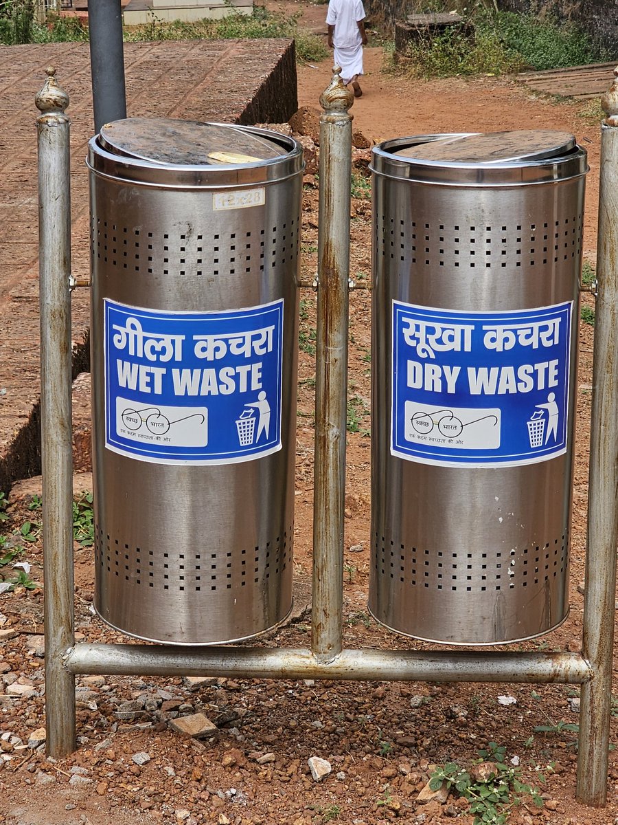 NuraaruN88's tweet photo. The staff at the ticket counter of Bekal Fort in Kerala can only speak Hindi, despite the majority of tourists visiting the fort being from Kerala and Karnataka. Also, the trash cans all over the fort are labelled only in Hindi &amp; English. Malayalam is ignored. @ASIGoI https://t.co/CRr63vl96L