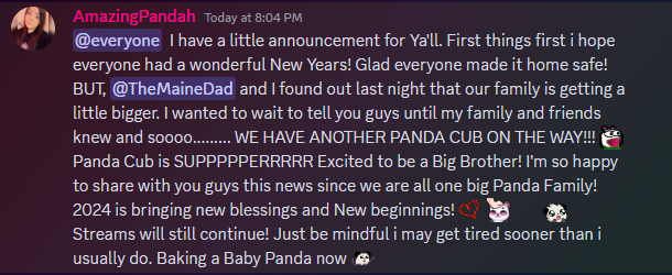 AmazingPandah's tweet photo. Me and @TheMaineDad have a little announcement to make <3 https://t.co/jXtblb3i1J
