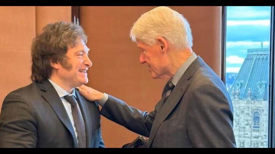 La “Red Epstein” fue creada y financiada por el MOSHAD israelí para chantajear a personalidades de todo el mundo. Por eso Epstein tenía cientos de videos de todas las aberraciones. Las películas las tiene el FBI y al final Epstein se “suicidió” 🤣🤣 Milei y sus amigos