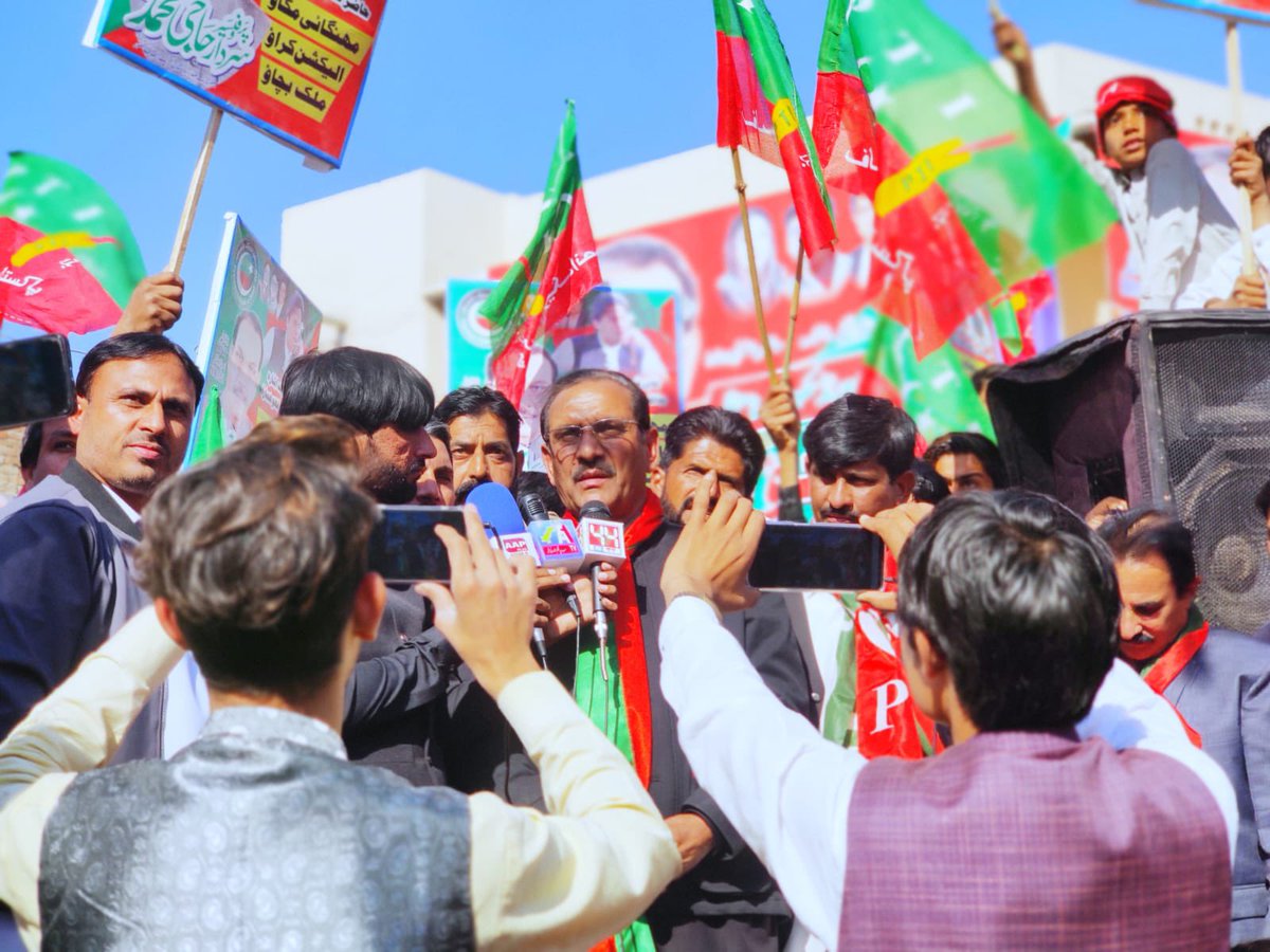 ProfHajiMDogar's tweet photo. بہر صورت اگر اس عہد کے کربل میں رہنا ہے
تو پھر یہ فیصلہ کر لیں، صفِ اول میں رہنا ہے

ہمیں روکو نہیں ہم نے بہت سے کام کرنے ہیں
کسی گُل میں مہکنا ہے، کسی بادل میں رہنا ہے
#NA_132 #جمشید_دستی #ImranKhanFightingForPakistan @PTIofficial @BarristerGohar @PTIPunjabPK https://t.co/0KtltjqFAt