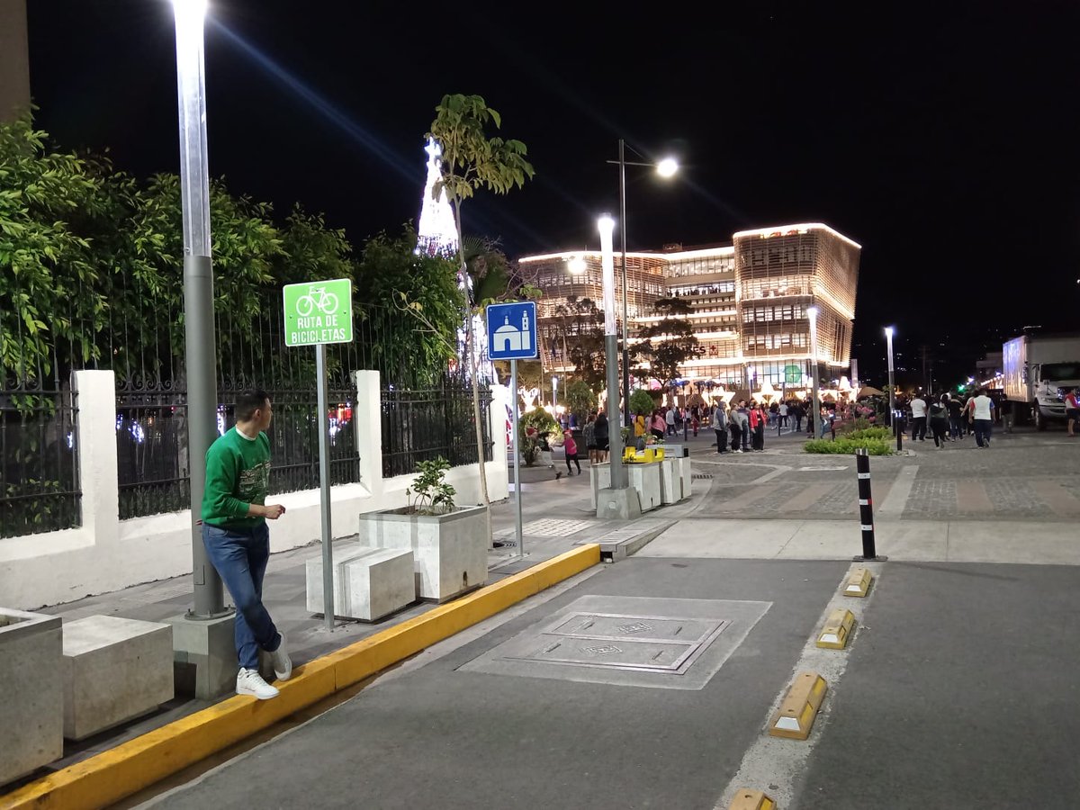 Linoliver15's tweet photo. Feliz año https://t.co/AGDCM4nGsT