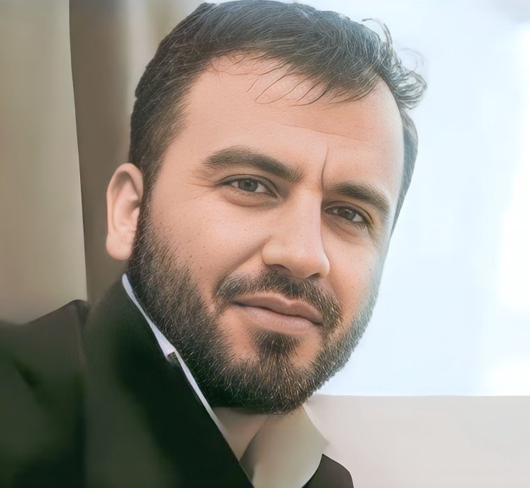 LoabatK's tweet photo. اگه به کسی برنمیخوره #داوود_عبداللهی بیگناه سربدار شد و #رضا_رسايى و #مجاهد_کورکور شدیدا در خطر اعدامن، حالا بزنیم تو سر وکله هم یا بپردازیم به نابودی ج ا کثیف؟؟ https://t.co/8CM2J3kC5F