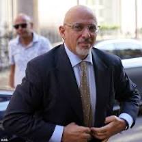 Enjoyed Mr Bates vs the Post Office. A good distilling of the v long, complex story of the appalling miscarriage of justice sub-postmasters endured. But can we discuss the oddness of @nadhimzahawi, a sitting MP, playing himself in a dramatisation of a select committee?