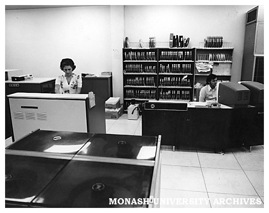 As we all head back to work for another year, let's take a look at a @MonashUni office space in the 1970s. But this wasn't just any old office. It was the office of the Teaching Services Unit which, among other things, housed & distributed audio-visual material used for teaching.