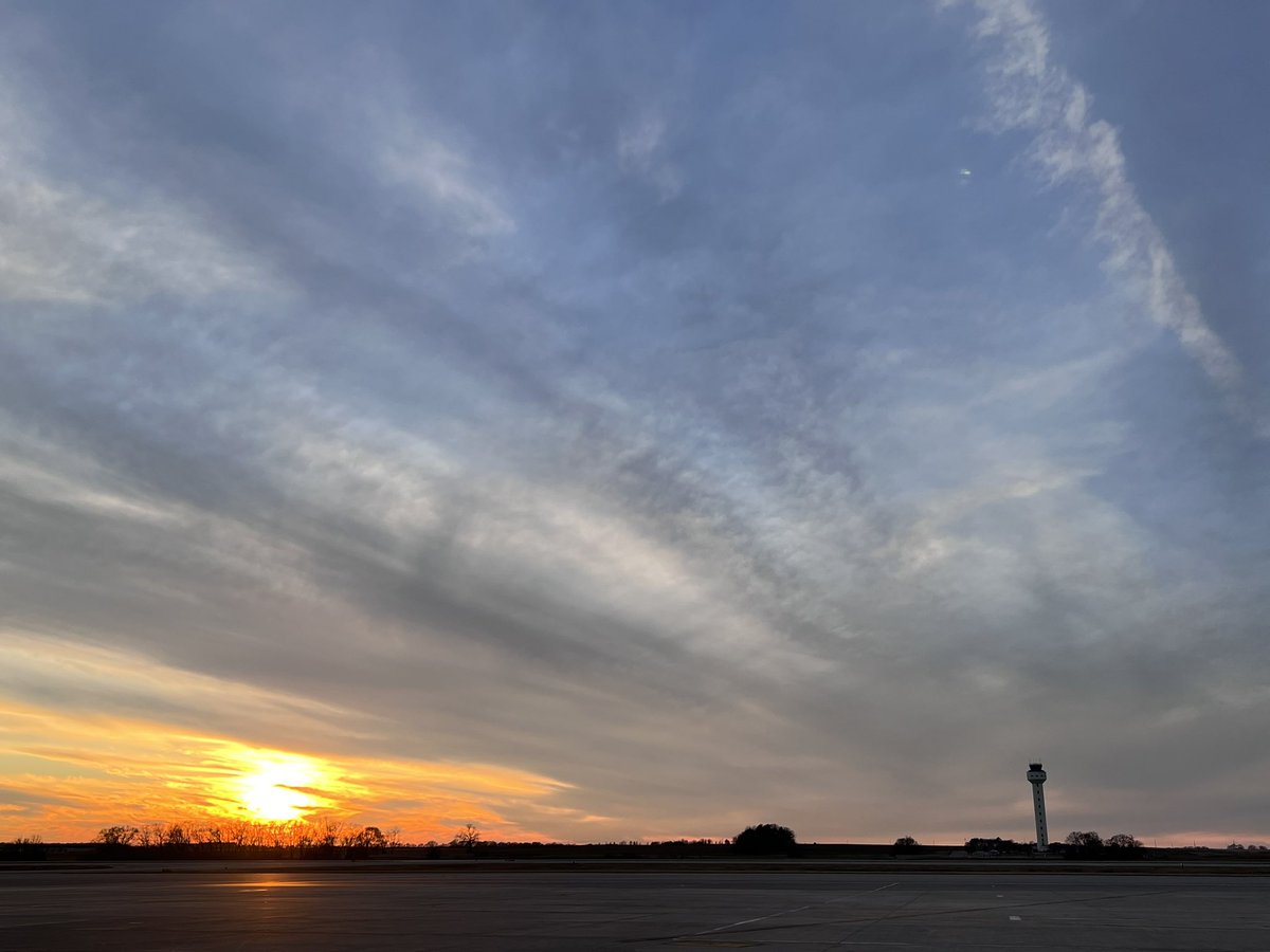 First sunset pic of 2024 @FlyHSV #sunset #sunsetphotography