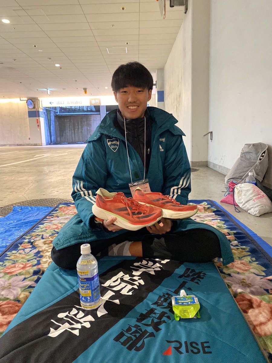 aogaku_rikujyou's tweet photo. 【第100回箱根駅伝】

7区を走るのは山内健登(4年)です。

出雲・全日本駅伝では頼れる4年生として、力強い走りをしてくれました！
最初で最後の箱根駅伝を笑顔で駆け抜けます。

引き続き、応援よろしくお願いいたします！

#負けてたまるか大作戦
#青学駅伝
#AllForGreen https://t.co/D21ocb3Mp1