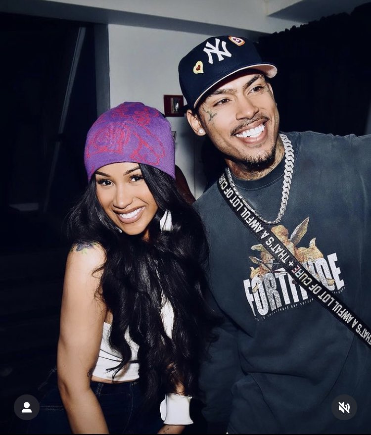 brithebadest's tweet photo. Cardi looks so pretty in this pic #CardiB #bardigang https://t.co/74fKrphnP3