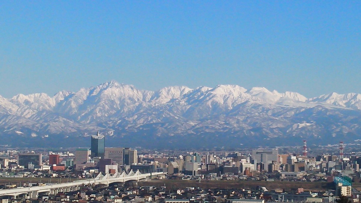 TOYAMA_info's tweet photo. 【がんばろう北陸】 夏は最高39.7度（1994年高岡伏木）、冬は-5度以下で積雪127センチ（2021年富山）、暑くて寒いところですが

あの立山連峰の雄大さ、変化に富んだ四季、良質な水や豊富な食材、地理的な優位性と交通インフラの整備状況、良い県民性

ここは富山です。
皆で震災を乗り越えましょう！ https://t.co/6p5MYQhXCv