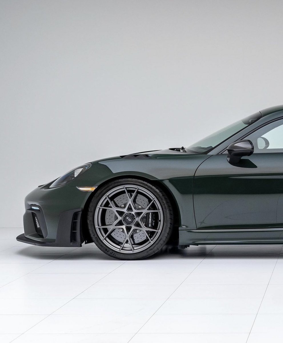 LuxuryCars365's tweet photo. Porsche GT4RS ♠️ https://t.co/7p2rb2NrlF