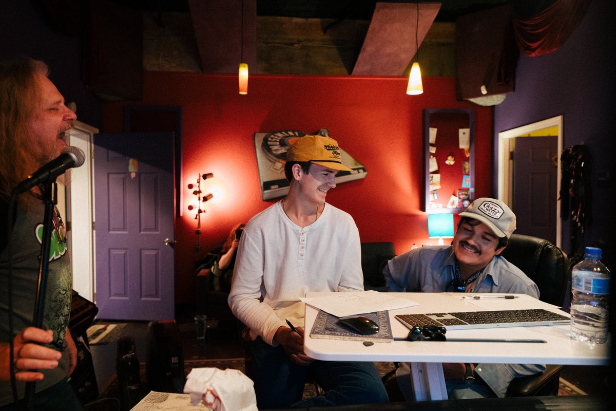 kellertcox's tweet photo. Join @cletocordero and I on Instagram Live tonight at 8pm (CT) as we talk about my new single “Damn Good Friends.”
Hope to see y’all there! Cheers.
#HereGoesSomething
📷: @nandoman14 https://t.co/gmTMkWjqoe