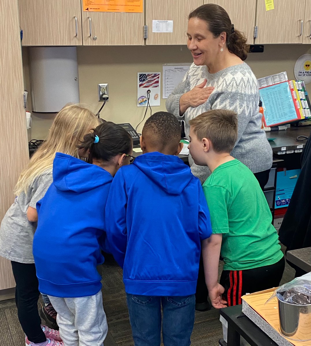 CCCSD_CES's tweet photo. Our first group of pledge helpers in 2024! https://t.co/EoVNrBCyjx