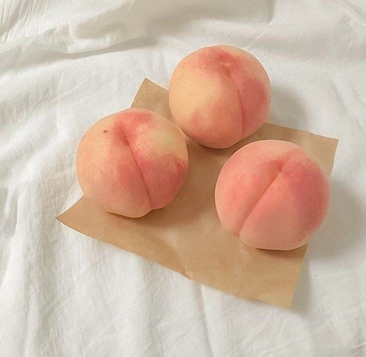 chaeyeondaily's tweet photo. Hello!! I'm a new account dedicated to #Chaeyeon. this account is about putting chaeyeon and peaches together, give it a retweet and like so it reaches more wavs! https://t.co/nvFV7TOVXU
