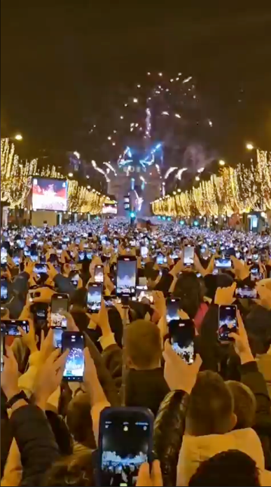 NolanEther's tweet photo. Everyone: XR is never going to catch on. Nobody wants to live there lives with a screen constantly in front of their faces. 

Also Everyone: 👇

#XR #VR #AR #MetaQuest3 #SpatialComputing https://t.co/dh1e8IjCkm