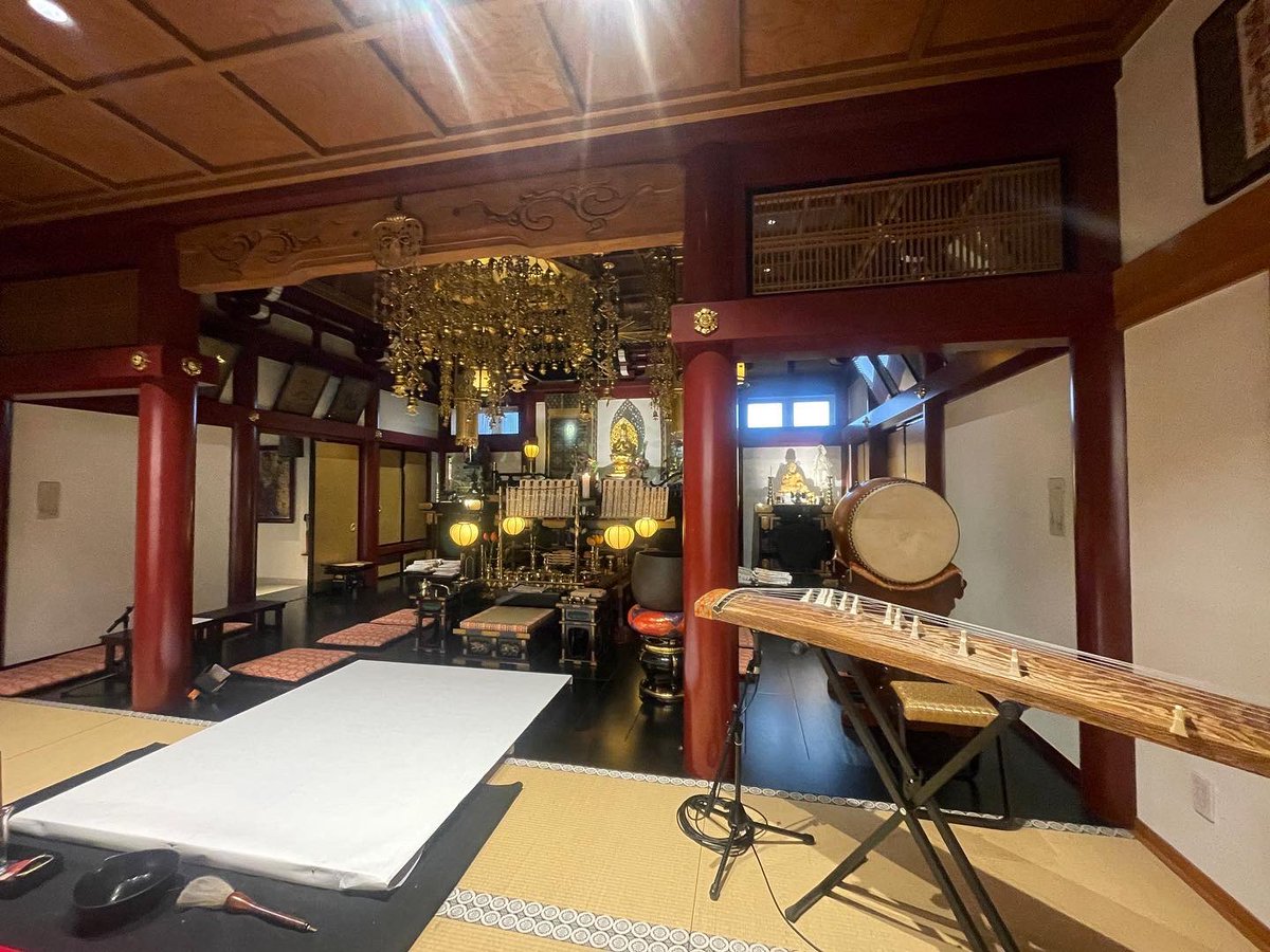Setsuhi_eri's tweet photo. あけましておめでとうございます⛩
本年も宜しくお願いいたします。
元旦、弘法寺にて奉納揮毫しました。 https://t.co/vtd6E8Y2kt