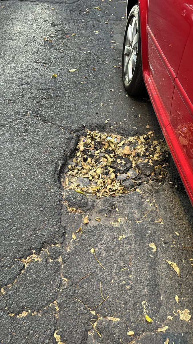 jossber23's tweet photo. @BJAlcaldia nos podrían apoyar tapando este bache? Gracias! https://t.co/TF2xUVppid