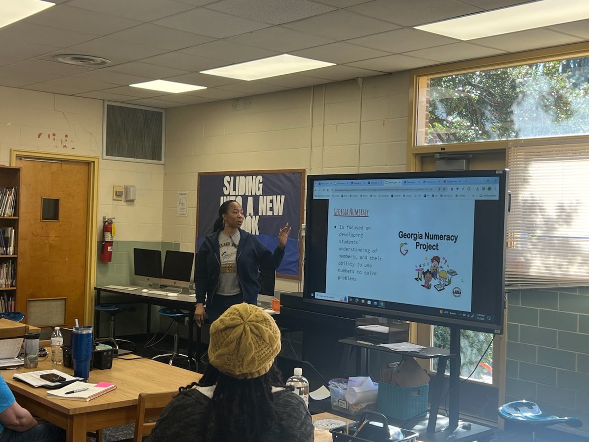 MontclairEleme2's tweet photo. Montclair Teacher Leaders started the second semester of school off with a focus on teamwork and strategic instructional practices. 💙🐴💛 https://t.co/jYTshU54bk
