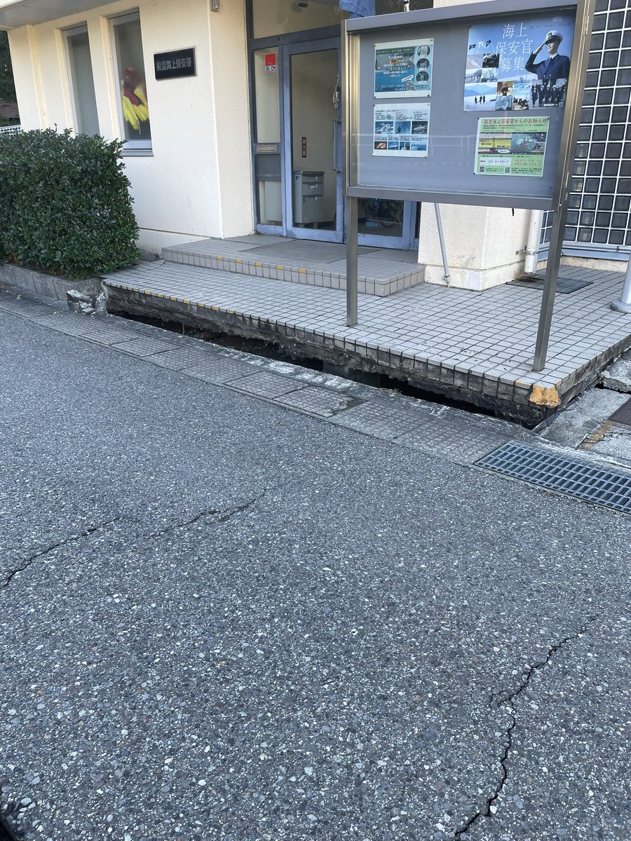 taatan2926fs's tweet photo. 能登町小木の状況です

参考までに

こちら在住者なので関連ある方居ましたら、分かる範囲で情報公開します
事情が事情なので遠慮なくDMなどください

私は自宅避難してますが断水で避難所も水不足らしいです

#能登町小木 https://t.co/GFvwxydmwN