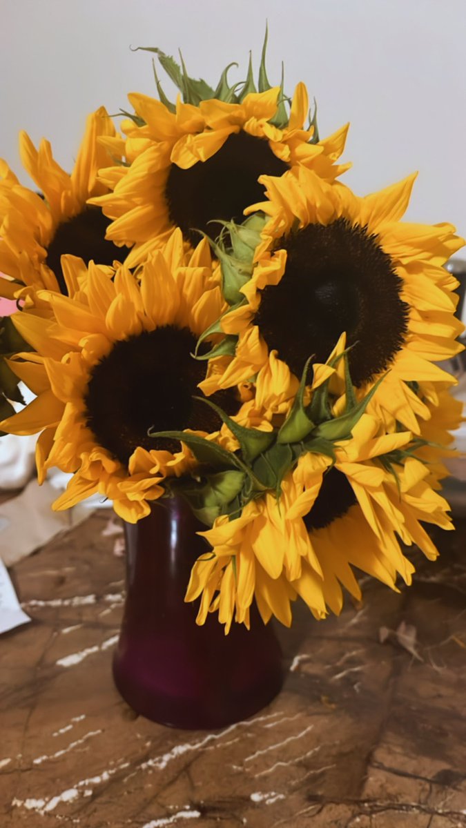 MonieTooPink's tweet photo. Just finished listening to @FriendZonePod last episode of 2023 
“I Wanna Thank Me” and let me give yall your flowers!

I truly appreciate y’all for getting me through a tough year, being able to laugh with yall behind the screens really helped boost my mood &amp; I love yall for it! https://t.co/K1cKlk3Dml