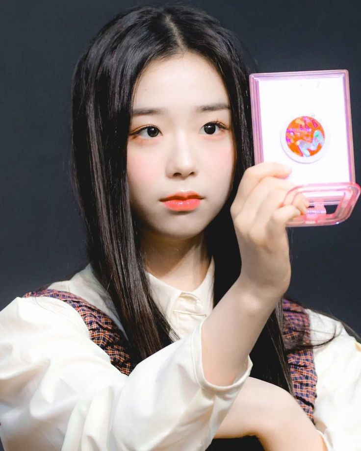 chaeyeondaily's tweet photo. ₊ ⊹ – #ChaeYeon like a peach #채연 https://t.co/jvXFo5KoB8