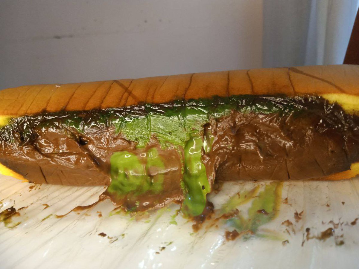 fahsyhh's tweet photo. OMG TENGOK FILLING YANG MELT TU !  tertarik dengan ketebalan kek balanced dengan filling >> 🥹 https://t.co/uISsh6YmyZ