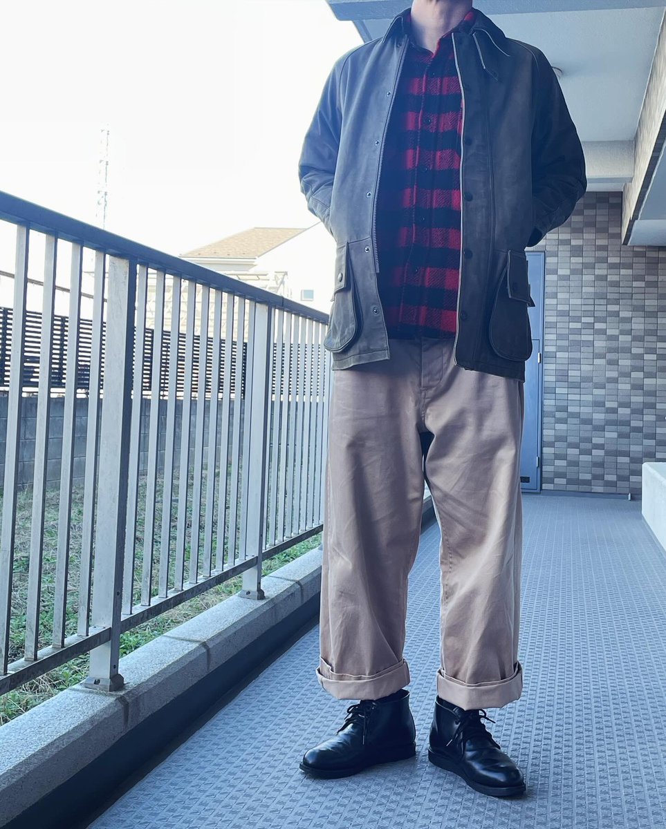 g_gorilla55's tweet photo. 今日は初詣に行こうかなぁ。
暴飲暴食のリセットを込めて、運動もしよーっと。
でも、ラーメンが好き。
写真は地元、佐野ラーメン。
Jacket : #barbour
wool shirt : #melton
Pants : #buzzrickson
Boots : #redwing
#佐野ラーメン
#まるqラーメン
#40代メンズファッション
#ゴリカジ https://t.co/O6m9qUmSln