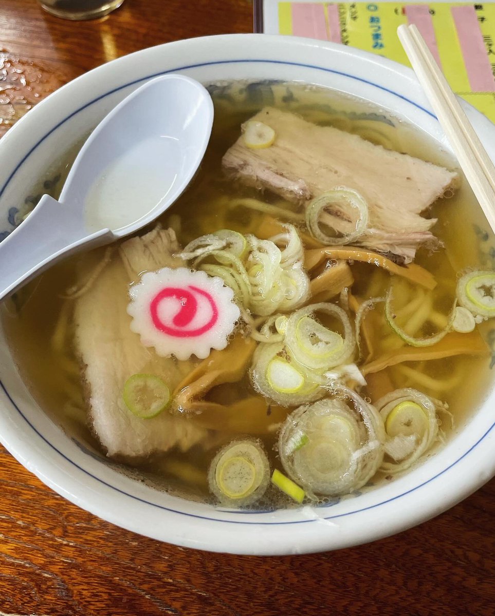 g_gorilla55's tweet photo. 今日は初詣に行こうかなぁ。
暴飲暴食のリセットを込めて、運動もしよーっと。
でも、ラーメンが好き。
写真は地元、佐野ラーメン。
Jacket : #barbour
wool shirt : #melton
Pants : #buzzrickson
Boots : #redwing
#佐野ラーメン
#まるqラーメン
#40代メンズファッション
#ゴリカジ https://t.co/O6m9qUmSln