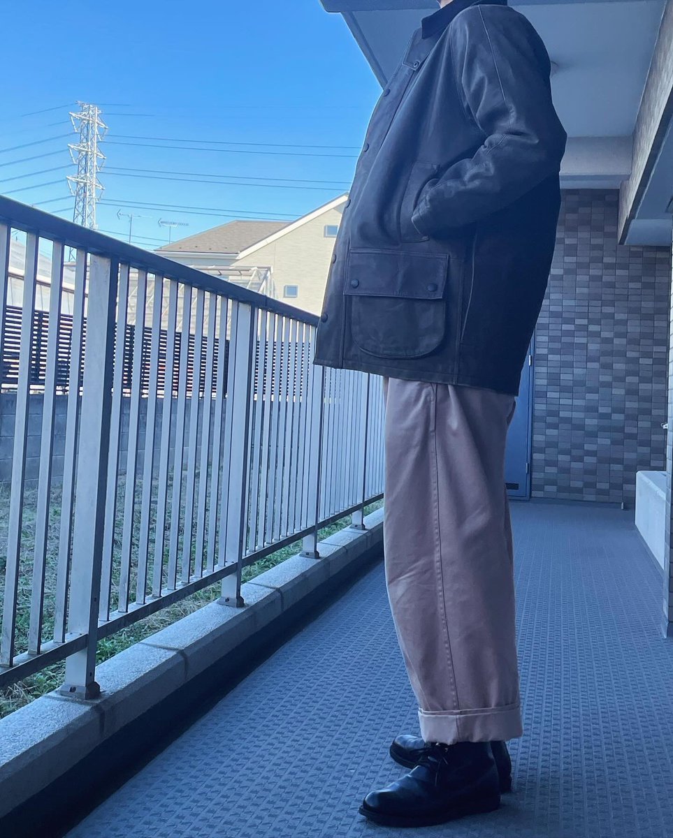 g_gorilla55's tweet photo. 今日は初詣に行こうかなぁ。
暴飲暴食のリセットを込めて、運動もしよーっと。
でも、ラーメンが好き。
写真は地元、佐野ラーメン。
Jacket : #barbour
wool shirt : #melton
Pants : #buzzrickson
Boots : #redwing
#佐野ラーメン
#まるqラーメン
#40代メンズファッション
#ゴリカジ https://t.co/O6m9qUmSln