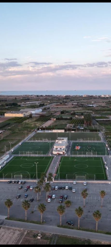 BeachValen55027's tweet photo. 🏟️𝓔𝓵 𝓟𝓵𝓪𝓷𝓽𝓮𝓻 (Sede Principal) en Puzol-Valencia 🎯 de la Valencia Beach ⚽️
⚽️4 ᴄᴀᴍᴘᴏs ᴅᴇ ғ8
⚽️1 ᴄᴀᴍᴘᴏ ᴅᴇ ғ11
🏊♂️ᴘɪsᴄɪɴᴀ
🅿️ᴘᴀʀᴋɪɴɢ
🔝ᴀᴍʙɪᴇɴᴛᴀᴢᴏ
#valenciabeach #elplanter #torneojunio #tournament #soccer #futbol #futbolvalencia https://t.co/uaBgIvBeKg