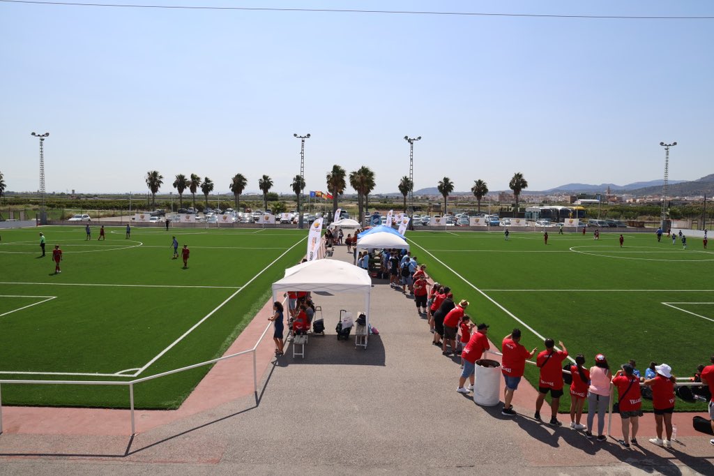 BeachValen55027's tweet photo. 🏟️𝓔𝓵 𝓟𝓵𝓪𝓷𝓽𝓮𝓻 (Sede Principal) en Puzol-Valencia 🎯 de la Valencia Beach ⚽️
⚽️4 ᴄᴀᴍᴘᴏs ᴅᴇ ғ8
⚽️1 ᴄᴀᴍᴘᴏ ᴅᴇ ғ11
🏊♂️ᴘɪsᴄɪɴᴀ
🅿️ᴘᴀʀᴋɪɴɢ
🔝ᴀᴍʙɪᴇɴᴛᴀᴢᴏ
#valenciabeach #elplanter #torneojunio #tournament #soccer #futbol #futbolvalencia https://t.co/uaBgIvBeKg
